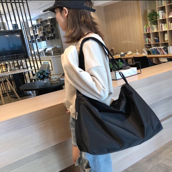 shoulder bags 2021 nylon travel bag large capacity luggage women waterproof handbags
shoulder bags 2021 nylon travel bag large capacity luggage women waterproof handbags