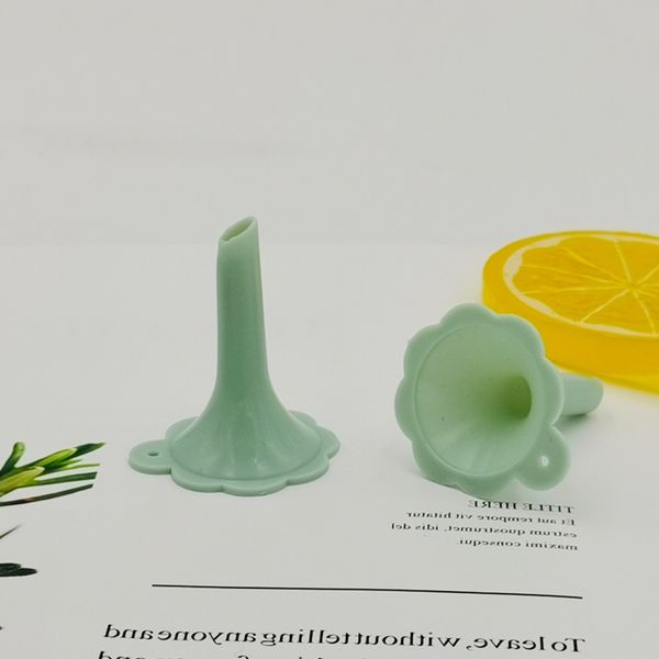 plastic small mini funnels diffuser liquid perfume bottle oil lab chemical liquid essential oil blend perfume wholesale mini funnels
plastic small mini funnels diffuser liquid perfume bottle oil lab chemical liquid essential oil blend perfume wholesale mini funnels