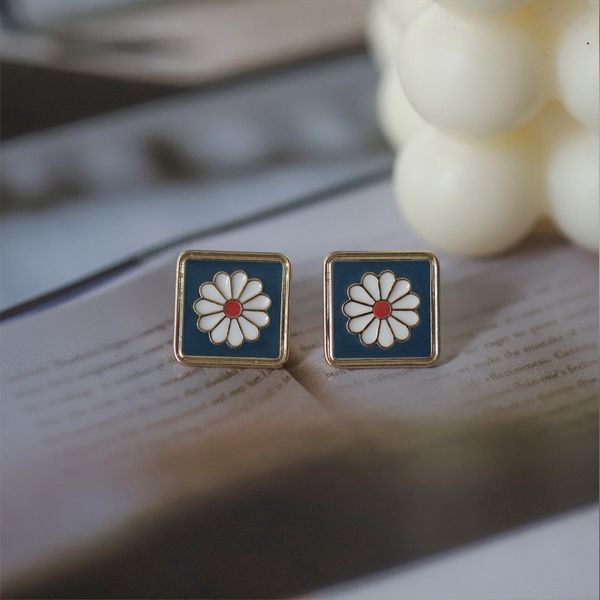 quality korean cute vintage flower enamel square round glaze stud earrings for women fashion boucle doreille brincos jewelry
quality korean cute vintage flower enamel square round glaze stud earrings for women fashion boucle doreille brincos jewelry