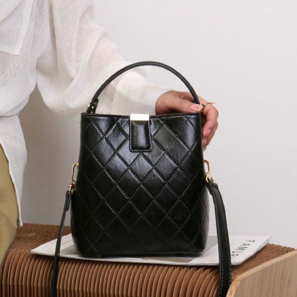 famous diamond lattice genuine leather bag female shoulder bag ladies handbag quality cowhide flap bags
famous diamond lattice genuine leather bag female shoulder bag ladies handbag quality cowhide flap bags