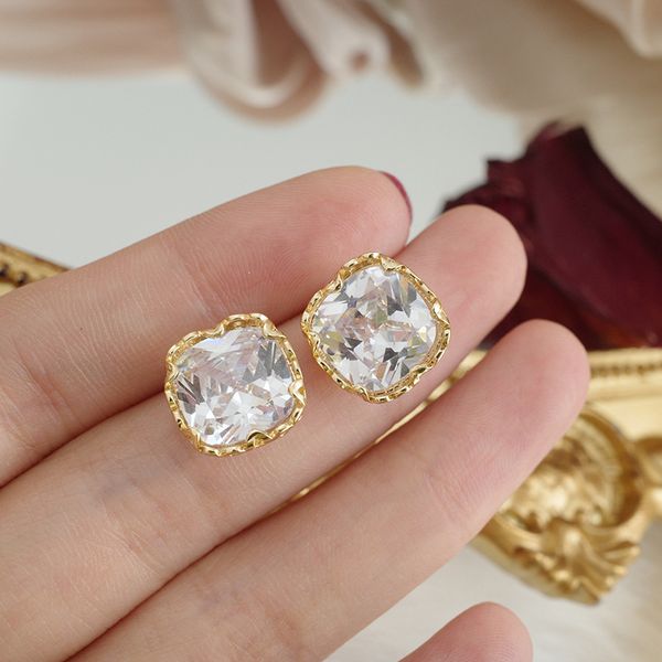 korea fashion jewelry simple exquisite square metal copper zircon earrings elegant and generous wild earrings for women, Golden;silver
korea fashion jewelry simple exquisite square metal copper zircon earrings elegant and generous wild earrings for women, Golden;silver