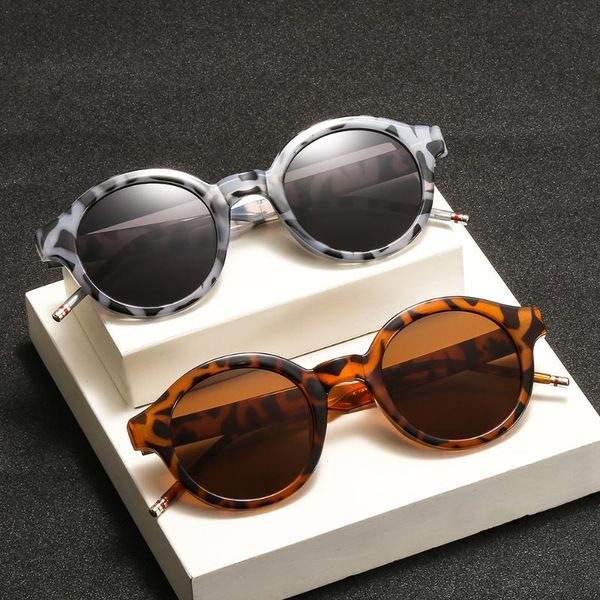 new design retro custom glasses wholesale new trend uv400 italy design sunglasses ce logo can be put on, White;black
new design retro custom glasses wholesale new trend uv400 italy design sunglasses ce logo can be put on, White;black