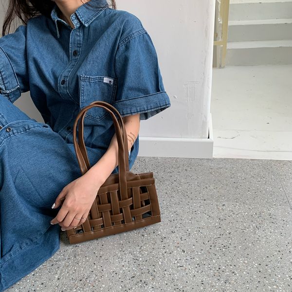 luxurys designers bags womens 2020 spring new style bag armpit hollow woven bag chic all-match fashion girls handbag
luxurys designers bags womens 2020 spring new style bag armpit hollow woven bag chic all-match fashion girls handbag