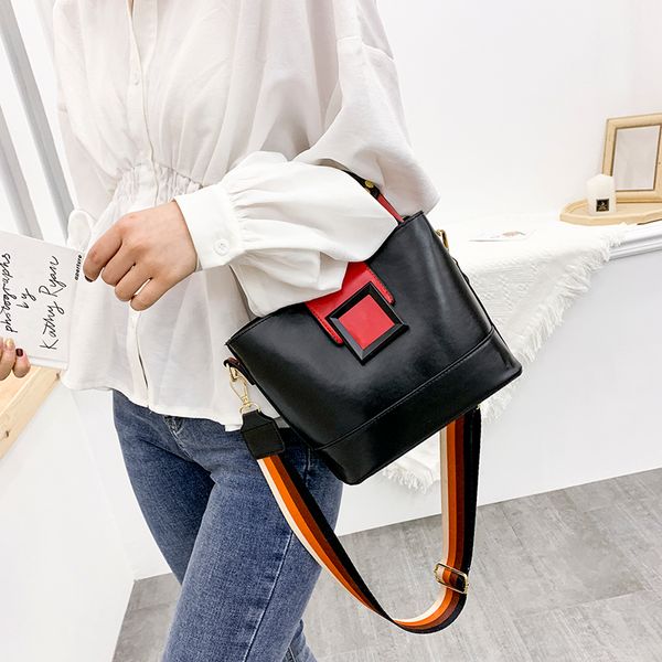 2020 fashion solid color wide shoulder belt women's pu leather bucket handbags crossbody bags for women sac bandouliere femme
2020 fashion solid color wide shoulder belt women's pu leather bucket handbags crossbody bags for women sac bandouliere femme
