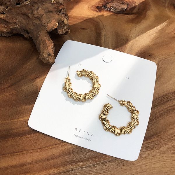 2020 fashion classic gold twisted exaggerated big hoop earrings for women simple geometric earring wedding bridal ear jewelry, Golden;silver
2020 fashion classic gold twisted exaggerated big hoop earrings for women simple geometric earring wedding bridal ear jewelry, Golden;silver