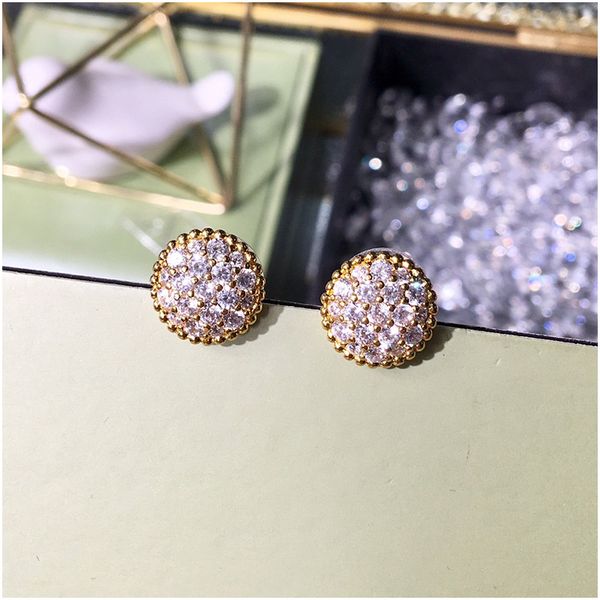 Designer Earrings Hip Hop Jewelry for Women Earrings Stud Round Diamond Earring Girls Gold Luxury Iced Out Fashion Wedding Accessories
Designer Earrings Hip Hop Jewelry for Women Earrings Stud Round Diamond Earring Girls Gold Luxury Iced Out Fashion Wedding Accessories