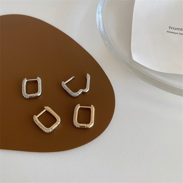 gold color geometric rhinestone hoop earrings chunky huggie earrings for women fashion jewelry hoops brincos 2020, Golden;silver
gold color geometric rhinestone hoop earrings chunky huggie earrings for women fashion jewelry hoops brincos 2020, Golden;silver