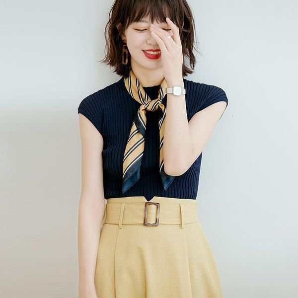 2020 spring women's new stylish sleeveless vertical stripe tight sweater ice silk thin bottoming knitted shirt women f9299, White;black
2020 spring women's new stylish sleeveless vertical stripe tight sweater ice silk thin bottoming knitted shirt women f9299, White;black