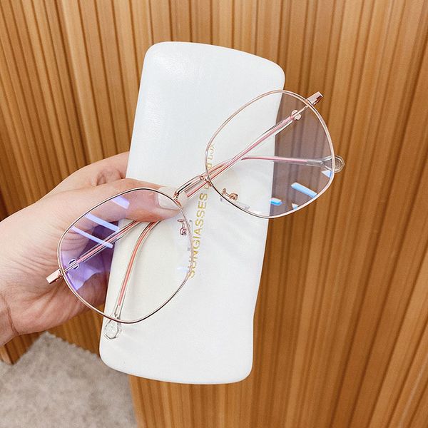 anti-blue light glasses women round alloy frame lightweight blue light computer glasses female fashion, White;black
anti-blue light glasses women round alloy frame lightweight blue light computer glasses female fashion, White;black