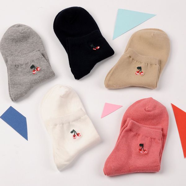 2020 new cute cherry socks embroidery models wild black and white women socks
2020 new cute cherry socks embroidery models wild black and white women socks