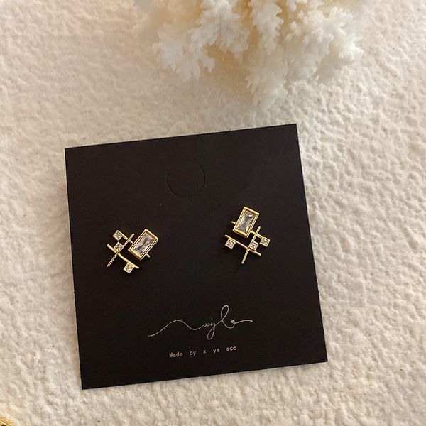 korea simple shiny crystal star irregular gold metal imitated-pearl prevent allergy zircon stud earrings for women party jewelry, Golden;silver
korea simple shiny crystal star irregular gold metal imitated-pearl prevent allergy zircon stud earrings for women party jewelry, Golden;silver