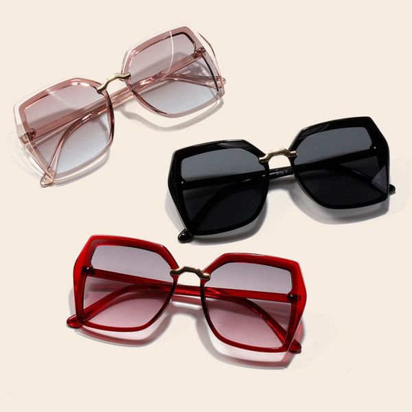 retro style sunglasses for women trendy fashion semimetal frame square eyewear gradient sunglasses 2020 summer new, White;black
retro style sunglasses for women trendy fashion semimetal frame square eyewear gradient sunglasses 2020 summer new, White;black