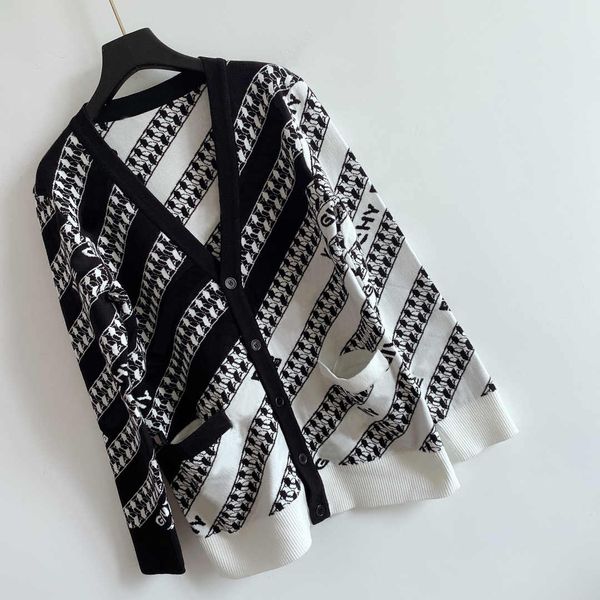 20s casual womens sweater jacket fashion autumn and winter sweaters with letter printed ladies jackets size s, Black;brown
20s casual womens sweater jacket fashion autumn and winter sweaters with letter printed ladies jackets size s, Black;brown