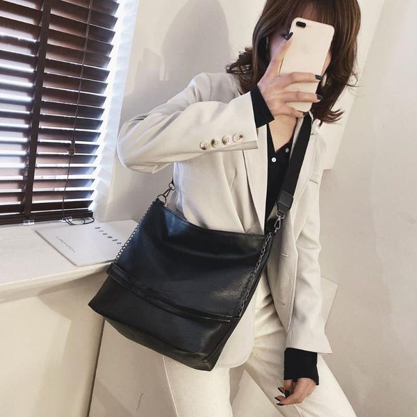 ladies simple large capacity shoulder bag messenger bag pure color wild everyday handbag 2020 new stylish minimalist handbag
ladies simple large capacity shoulder bag messenger bag pure color wild everyday handbag 2020 new stylish minimalist handbag