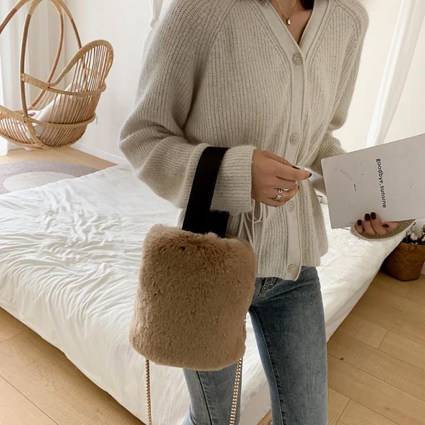 women winter bag fashion plush faux fur bucket bags chains small vintage handbag casual messenger shoulder party bags bolsa hot
women winter bag fashion plush faux fur bucket bags chains small vintage handbag casual messenger shoulder party bags bolsa hot