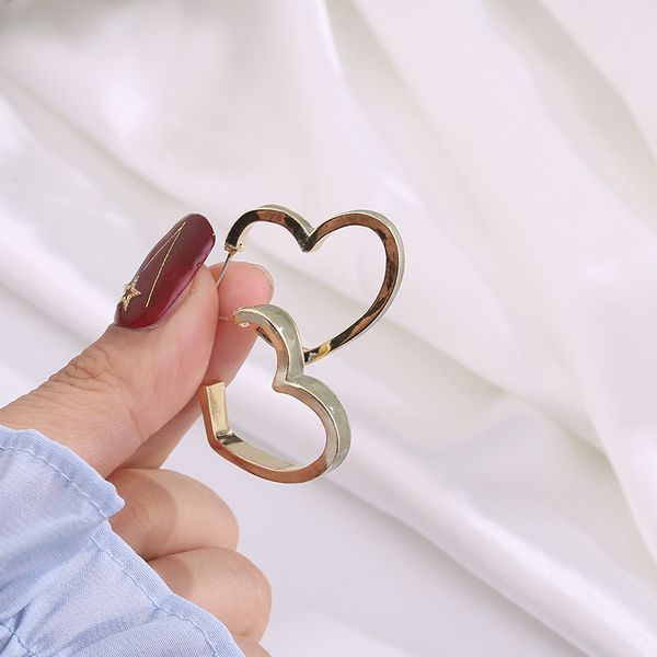 hoop & huggie 2021 sweet enamel hollow heart earrings for women girl cute love simple aretes jewelry, Golden;silver
hoop & huggie 2021 sweet enamel hollow heart earrings for women girl cute love simple aretes jewelry, Golden;silver