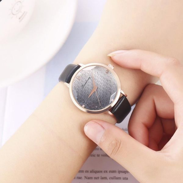 урожай моды для женщин часы женские часы кожаный ремешок accesorios mujer наручные часы для женщин relogio feminino, Slivery;brown
урожай моды для женщин часы женские часы кожаный ремешок accesorios mujer наручные часы для женщин relogio feminino, Slivery;brown
