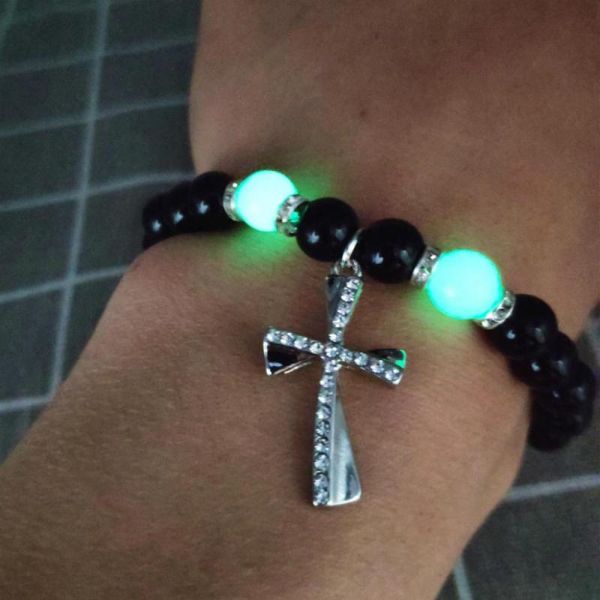 2020 fashion black fluorescence bracelet jewelry classic cross luminous bead women charm bracelet for men luminous bracelets
2020 fashion black fluorescence bracelet jewelry classic cross luminous bead women charm bracelet for men luminous bracelets
