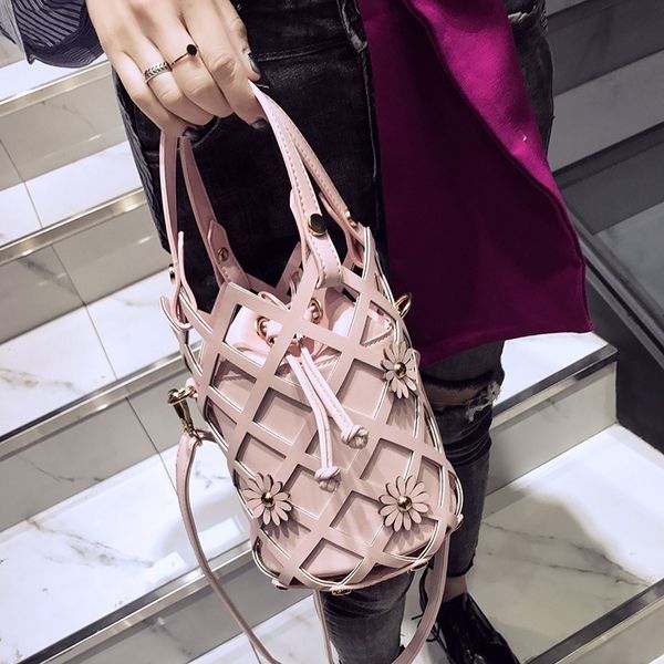 роскошные сумки женщины выдалбливают дизайнерские bucket bag женский летний пляж сумки повседневная lady cross body bag элегантные женские с
роскошные сумки женщины выдалбливают дизайнерские bucket bag женский летний пляж сумки повседневная lady cross body bag элегантные женские с