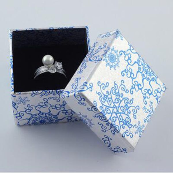 1 piece classic fashion jewelry box wholesale blue & white flower pattern ring earrings boxes gift packaging display 5*5*3.8cm 
1 piece classic fashion jewelry box wholesale blue & white flower pattern ring earrings boxes gift packaging display 5*5*3.8cm