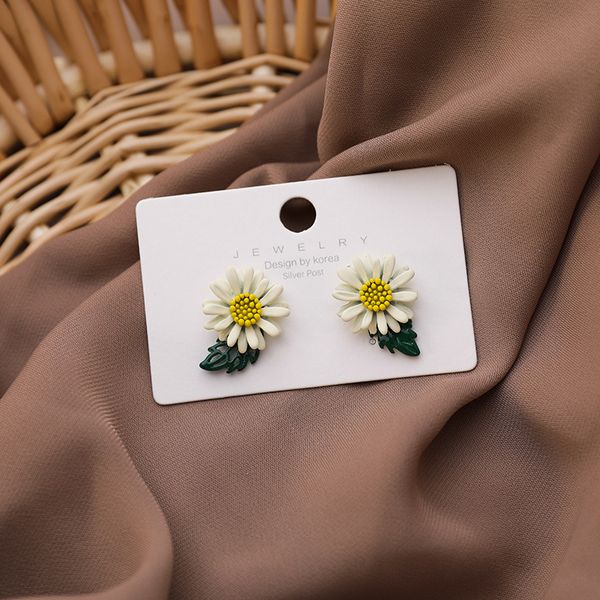 stud arrive fashion jewelery small cute daisy earrings female 2021 design simple sweet shiny petal flower earring for woman, Golden;silver
stud arrive fashion jewelery small cute daisy earrings female 2021 design simple sweet shiny petal flower earring for woman, Golden;silver