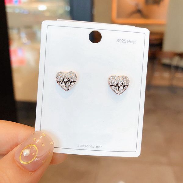 new design micro paved cubic zircon heart earrings rose gold color cz crystal stud earrings women gift jewelry, Golden;silver
new design micro paved cubic zircon heart earrings rose gold color cz crystal stud earrings women gift jewelry, Golden;silver