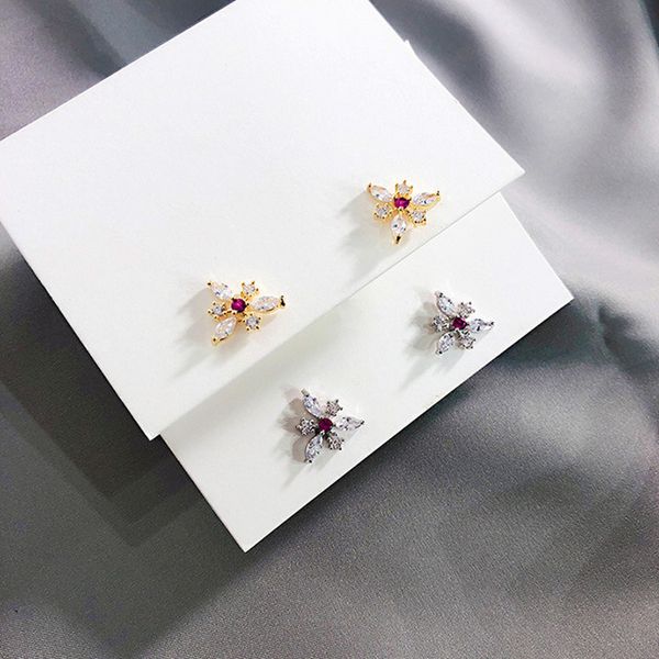 2020 contracted delicate cubic zirconia style temperament crystal flower design fashion women stud earrings new, Golden;silver
2020 contracted delicate cubic zirconia style temperament crystal flower design fashion women stud earrings new, Golden;silver