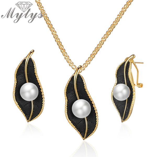 mytys pearls necklace on black leaf jewelry sets for women retro romantic gold wire frames leaf pendant earrings ce611cn540, Silver
mytys pearls necklace on black leaf jewelry sets for women retro romantic gold wire frames leaf pendant earrings ce611cn540, Silver