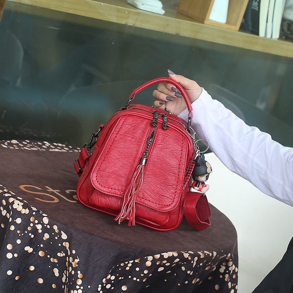 temperament handbag women's small bag new fashion simple shoulder bag women's soft leather shoulder messenger
temperament handbag women's small bag new fashion simple shoulder bag women's soft leather shoulder messenger