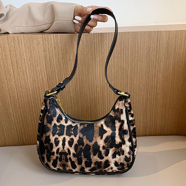 leopard shoulder bags for women 2020 trend vintage pu leather hobo purse handbag female lady hand bag small baguette bag
leopard shoulder bags for women 2020 trend vintage pu leather hobo purse handbag female lady hand bag small baguette bag