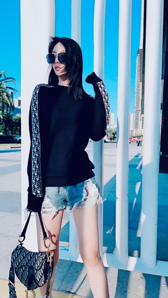 brand new designer of men's autumn/winter 2020 men's luxury long-sleeved sweaters european and american brand fashion, White;black
brand new designer of men's autumn/winter 2020 men's luxury long-sleeved sweaters european and american brand fashion, White;black