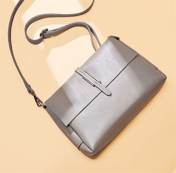 bags women new leather handbags european and american fashion underarms toe-layer cowhide small square bag casual designer shoulder bag 2020
bags women new leather handbags european and american fashion underarms toe-layer cowhide small square bag casual designer shoulder bag 2020