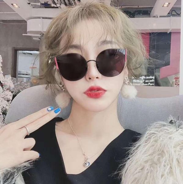 2020 new polarizing sunglasses --stylish cat eye sunglasses for ladies--radiation-proof sunshade glasses, White;black
2020 new polarizing sunglasses --stylish cat eye sunglasses for ladies--radiation-proof sunshade glasses, White;black