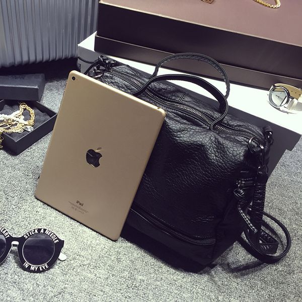 2020 new style women's bag fashion motorcycle bag washing water soft leather handbag crossbody
2020 new style women's bag fashion motorcycle bag washing water soft leather handbag crossbody