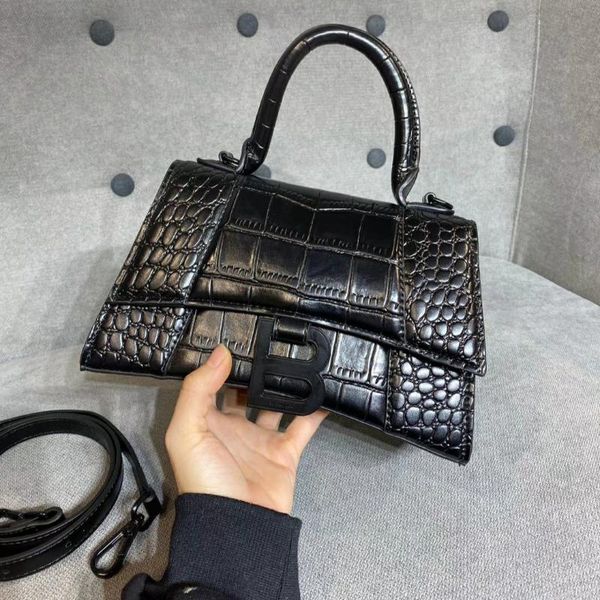 2020 new crocodile pattern b- shaped buckle arch handbag female messenger bag hourglass bag
2020 new crocodile pattern b- shaped buckle arch handbag female messenger bag hourglass bag
