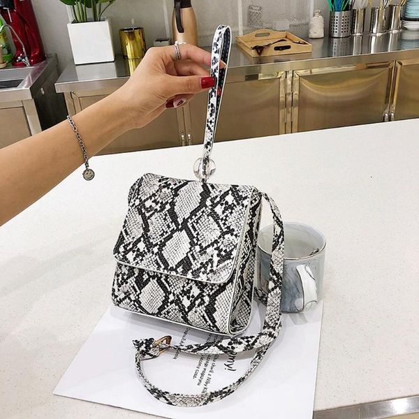 woman bag 2020 new fashion snake grain crossbody wild simple messenger shoulder schoudertas dames bolsa feminina torebka damska
woman bag 2020 new fashion snake grain crossbody wild simple messenger shoulder schoudertas dames bolsa feminina torebka damska