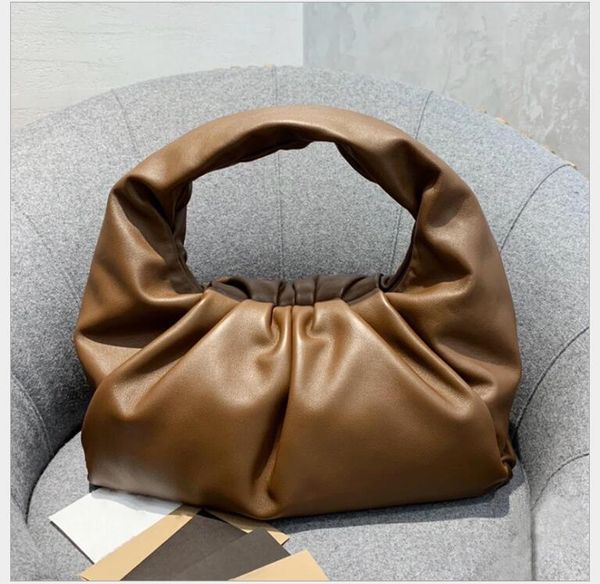 2020 Cloud Shape Evening Bags Cloud Bag With Thick Chain Clutch Women Pouch Genuine Leather Clip Handbags Crossbody Totes black
2020 Cloud Shape Evening Bags Cloud Bag With Thick Chain Clutch Women Pouch Genuine Leather Clip Handbags Crossbody Totes black