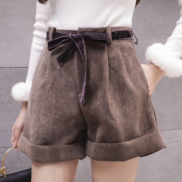 женщины осень зима высокой талией шорты velvet сыпучие wide leg casual shorts плюс размер эластичный пояс карманный женщины свободный пояс, White;black 
женщины осень зима высокой талией шорты velvet сыпучие wide leg casual shorts плюс размер эластичный пояс карманный женщины свободный пояс, White;black