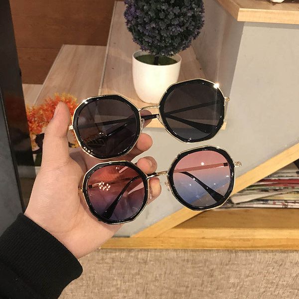sunglasses 2021 retro round women european and american trend fashion street shooting uv glasses driving, White;black
sunglasses 2021 retro round women european and american trend fashion street shooting uv glasses driving, White;black