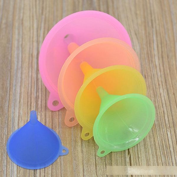5pcs/set mini plastic funnels perfume liquid oil filling empty bottle packing kitchen bar hip flasks dining tools ing
5pcs/set mini plastic funnels perfume liquid oil filling empty bottle packing kitchen bar hip flasks dining tools ing