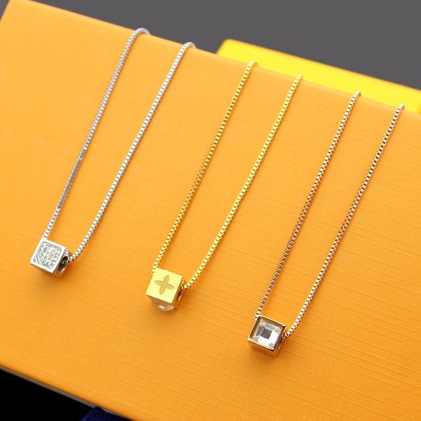 новые прибытия моды lady титана стали 18k покрыло ожерелье золота с бриллиантовым cube four leaf flower v письмо подвеска 3 цвет, Silver
новые прибытия моды lady титана стали 18k покрыло ожерелье золота с бриллиантовым cube four leaf flower v письмо подвеска 3 цвет, Silver