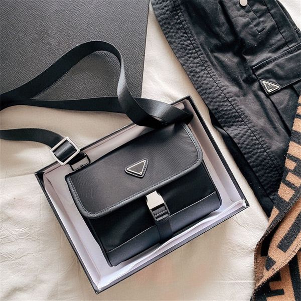 2020women's fashion messenger bag oxidize leather favorite clutch handbag excellent quality shoulder bag
2020women's fashion messenger bag oxidize leather favorite clutch handbag excellent quality shoulder bag