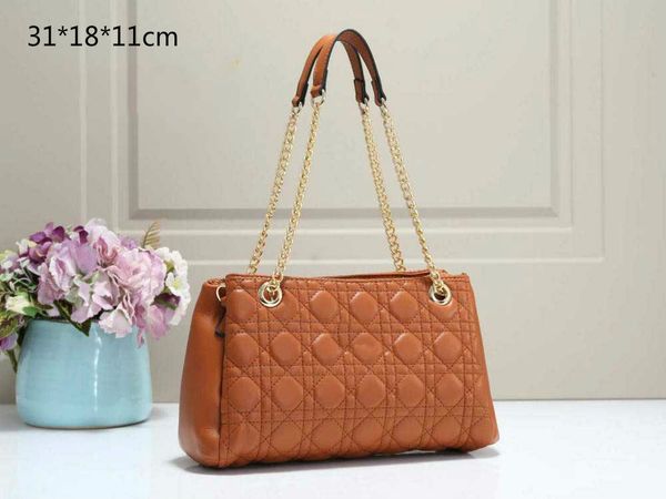fashion new 2020 chain simple one shoulder internal compartment large capacity crossbody bag
fashion new 2020 chain simple one shoulder internal compartment large capacity crossbody bag