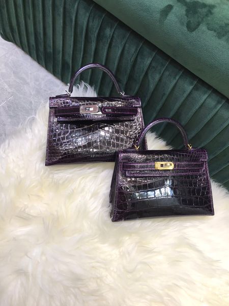 whosale,in stock,purple design mini purse19cm,shinny crocodile skin,4colors,fully handmade with wax thread,fast delivery
whosale,in stock,purple design mini purse19cm,shinny crocodile skin,4colors,fully handmade with wax thread,fast delivery