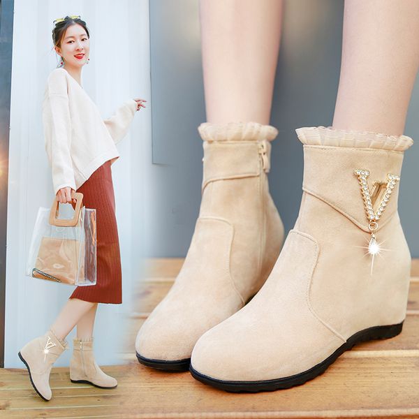 2020 женщины snow boots new winter увеличенная в 7см высокой пятки сапоги мода кристалл кружева теплый снег хлопок обувь 35-40, Black
2020 женщины snow boots new winter увеличенная в 7см высокой пятки сапоги мода кристалл кружева теплый снег хлопок обувь 35-40, Black