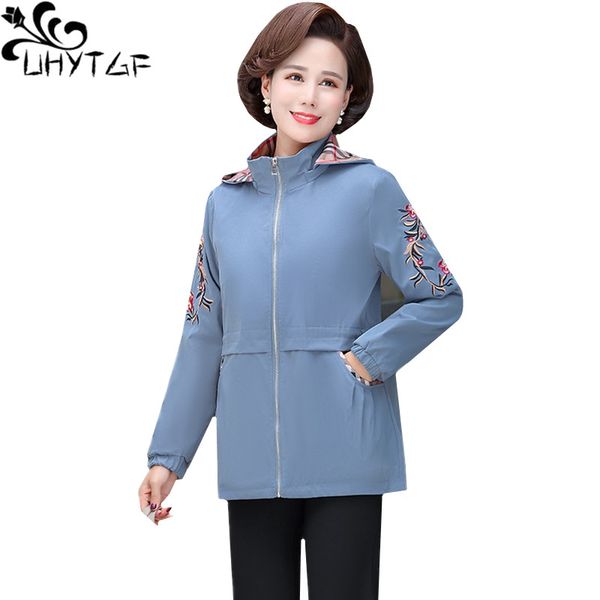 uhytgf spring autumn trench coat women fashion embroidered hooded thin outerwear female elegant mother loose plus size coats 714, Tan;black
uhytgf spring autumn trench coat women fashion embroidered hooded thin outerwear female elegant mother loose plus size coats 714, Tan;black
