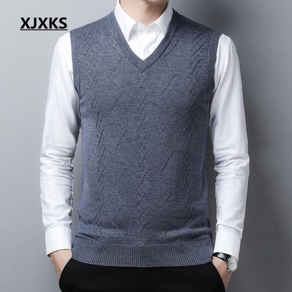 xjxks fashion v-neck solid color all-match men vest 2020 autumn winter new cashmere knitted sleeveless sweater men pullover, Black;white
xjxks fashion v-neck solid color all-match men vest 2020 autumn winter new cashmere knitted sleeveless sweater men pullover, Black;white