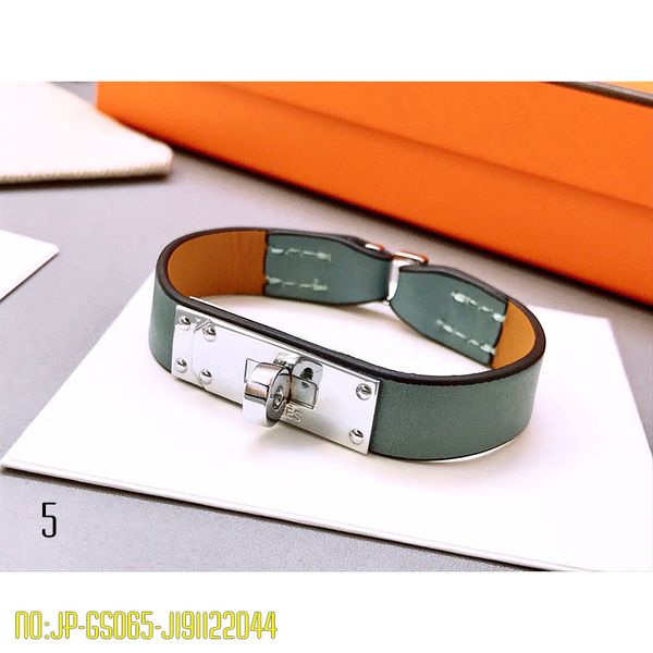 2020 New Real Leather Gold Letter Bracelet for Women Punk Rock Designer Brand Jewelry for Women Gift Box Christmas Gifts with Box
2020 New Real Leather Gold Letter Bracelet for Women Punk Rock Designer Brand Jewelry for Women Gift Box Christmas Gifts with Box