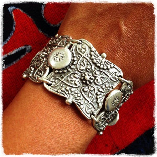 bohemain vintage metal silver carving flower gypsy summer style coachella bangle bracelets for women men jewelry, Black
bohemain vintage metal silver carving flower gypsy summer style coachella bangle bracelets for women men jewelry, Black