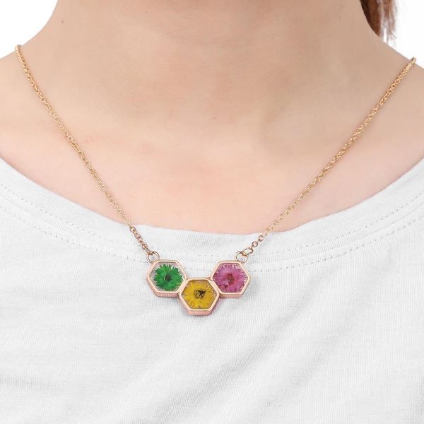 chrysanthemum honeycomb resin pendant great gift for friend dried flowers statement necklace jewelry making pendant valentine's day gif, Silver
chrysanthemum honeycomb resin pendant great gift for friend dried flowers statement necklace jewelry making pendant valentine's day gif, Silver